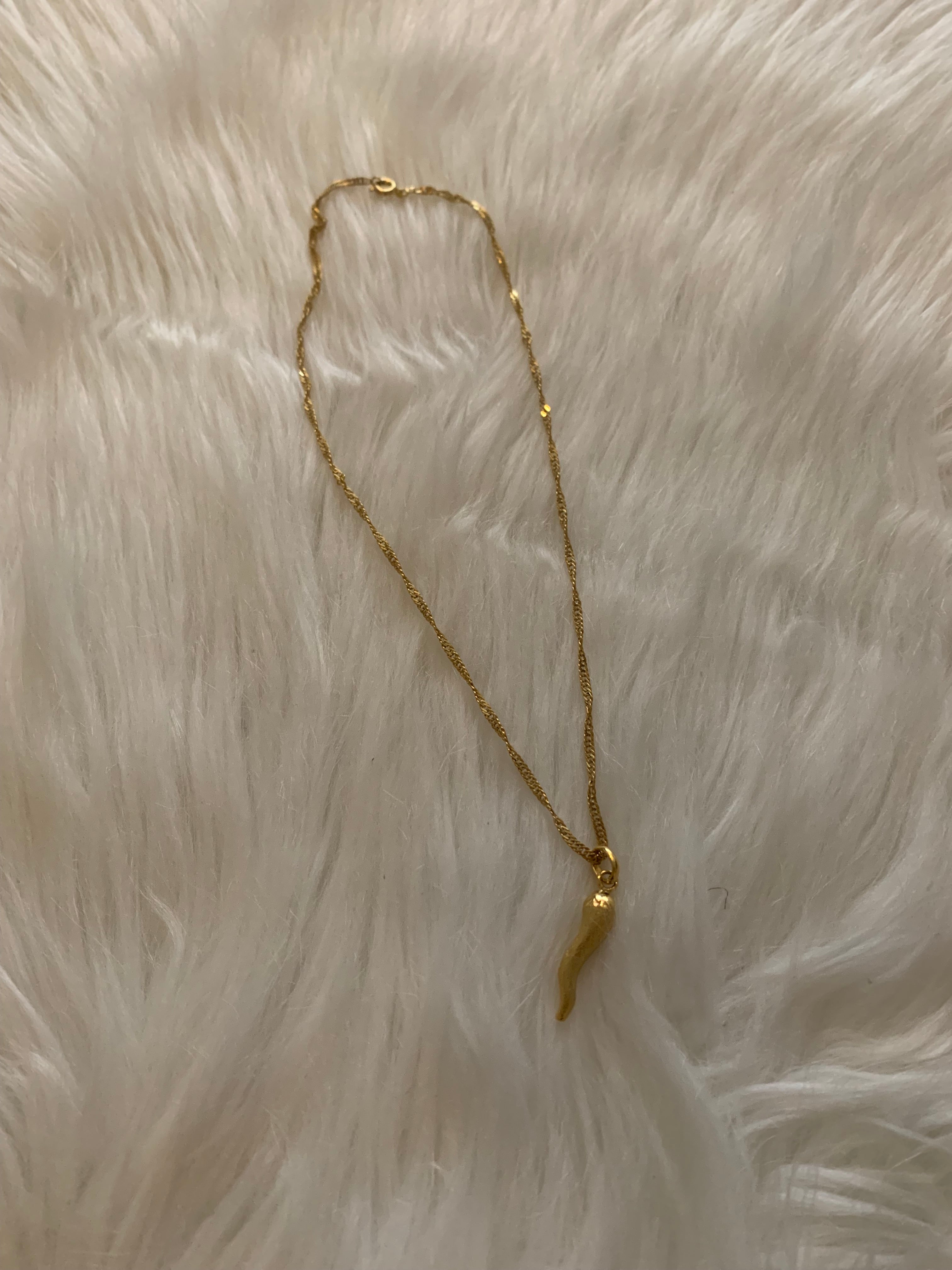 18k Gold Plated Chain And Pendant Necklace.