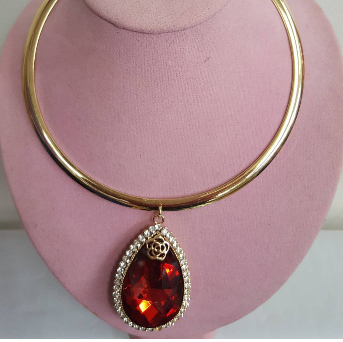 Chunky Necklace With Pendant