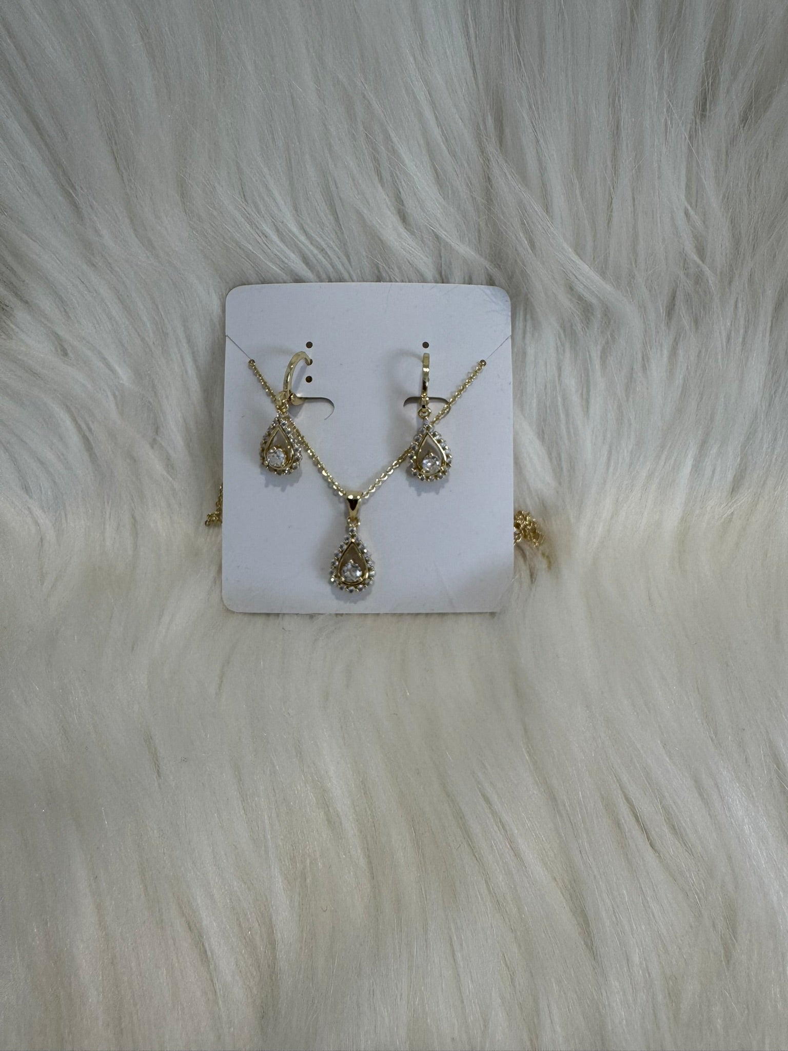 Simple/ Small Gold Plated Earring ,Pendant And Chain