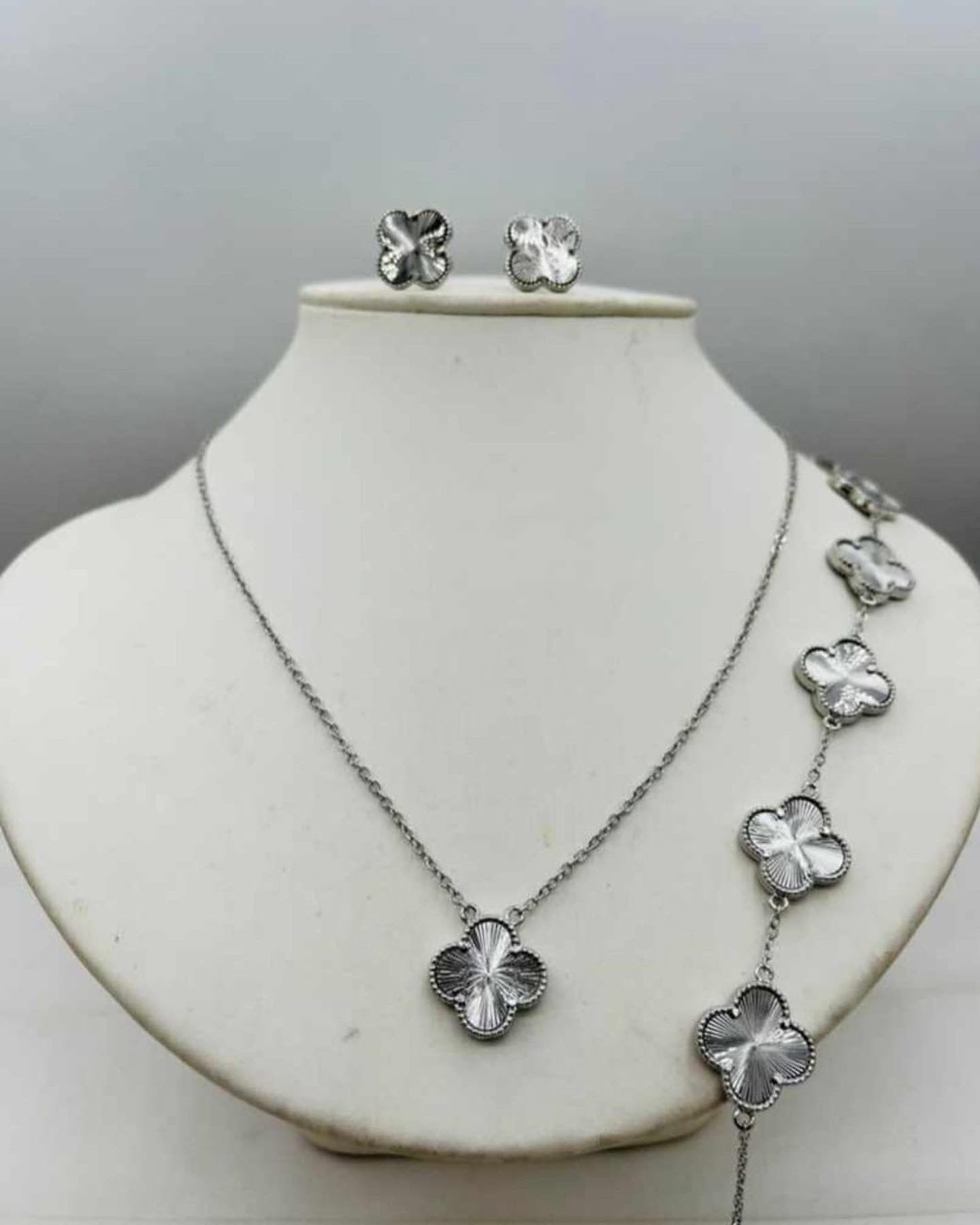 18k Gold Plated  Four LeafNecklace Set