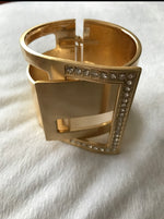 Load image into Gallery viewer, Ladies Elegant Non Tarnish Bangle
