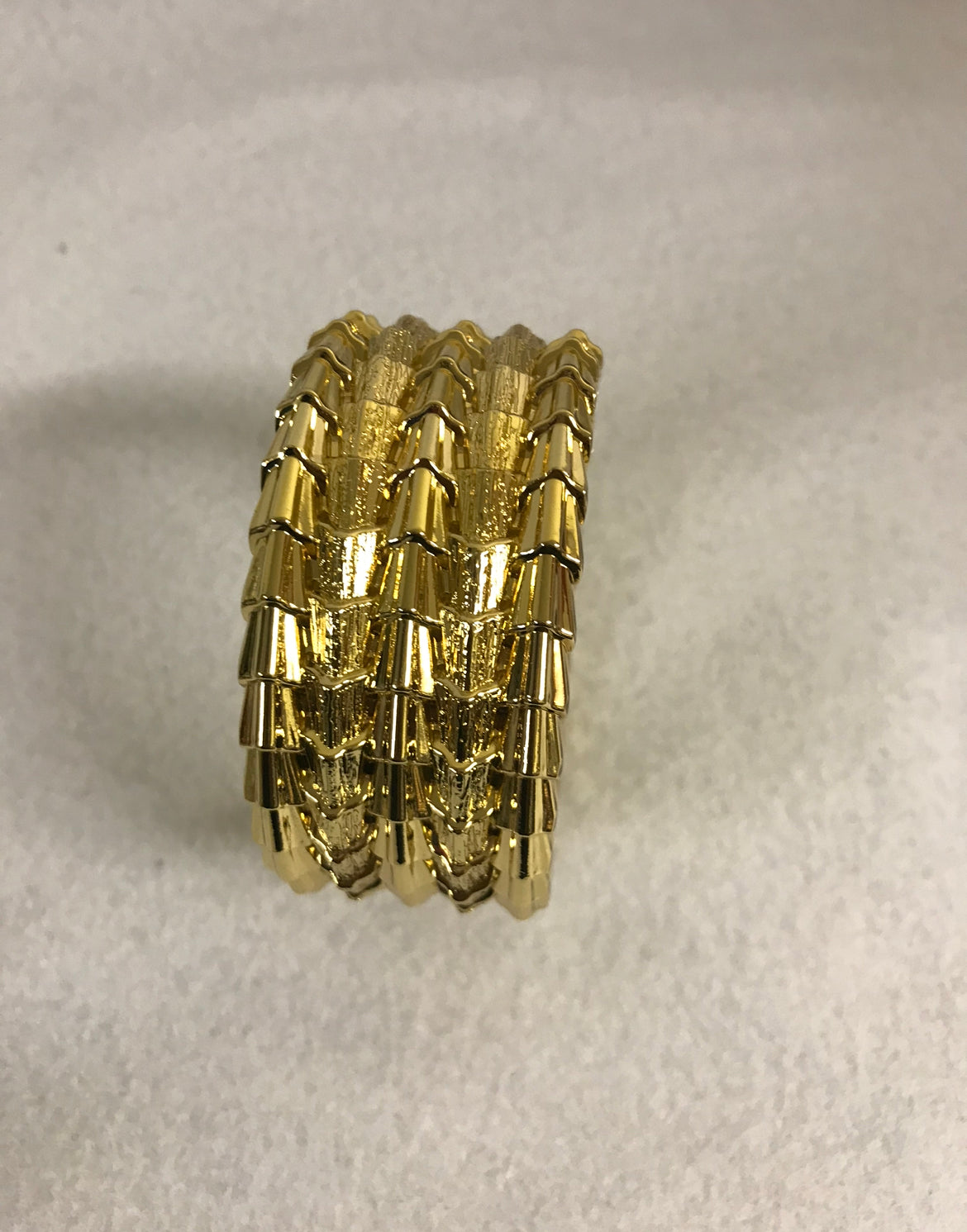 Ladies Elegant Bangle 18k Gold Plated